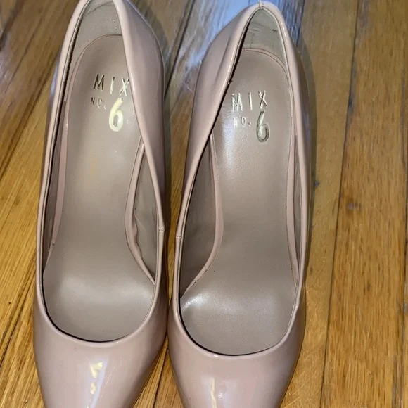 Mix No. 6 Cream /nude Heels Classic Pointed-Toe Pumps - Picture 10 of 16